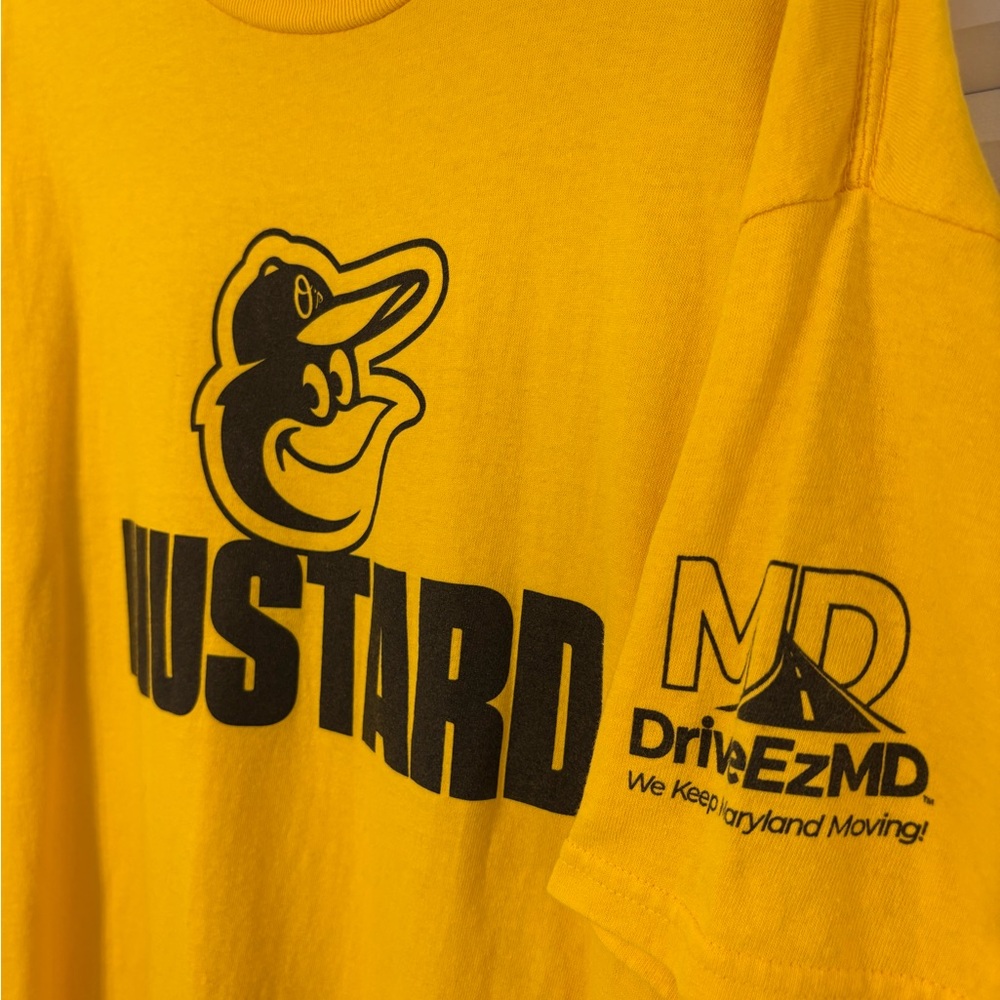 Mens XL Mustard Baltimore Orioles T-shirt - Picture 2 of 3